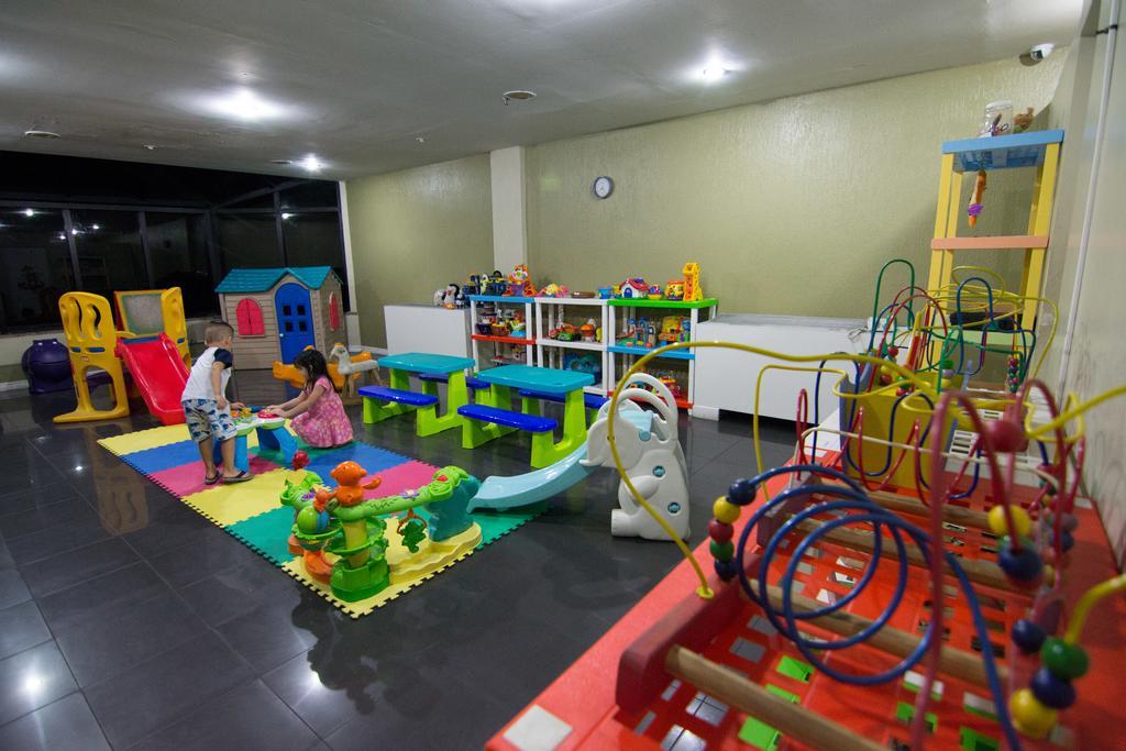 Marina Park Hotel Fortaleza  Bagian luar foto A playroom at a hospital in Thailand