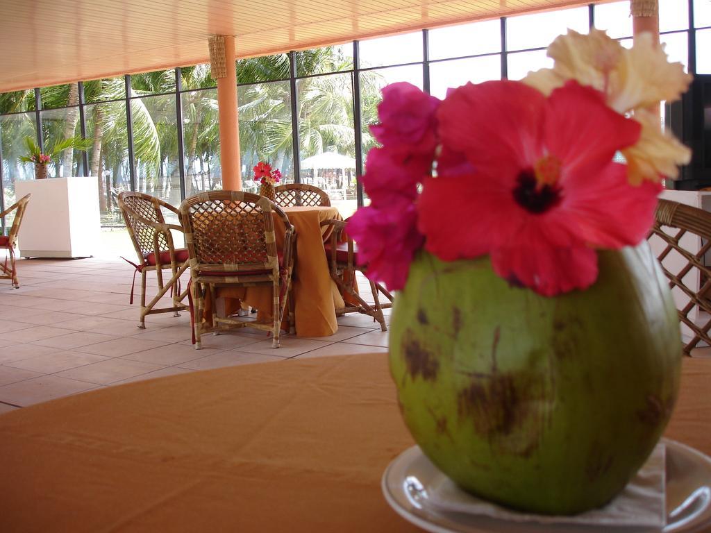 Marina Park Hotel Fortaleza  Bagian luar foto A coconut drink